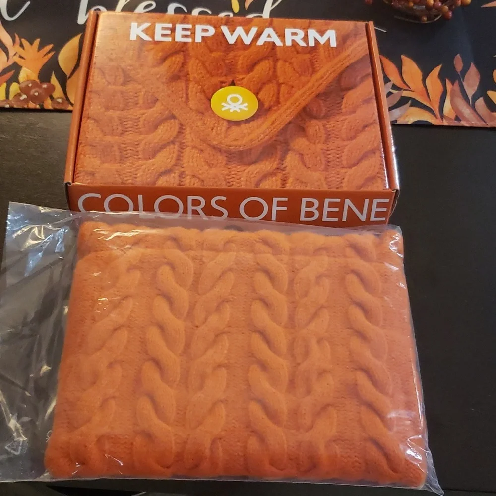 NWT Benetton iPad cable knitted case